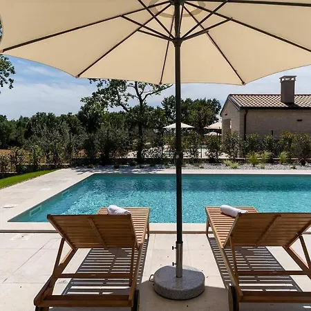 Cozy In With Outdoor Swimming Pool * Poreč