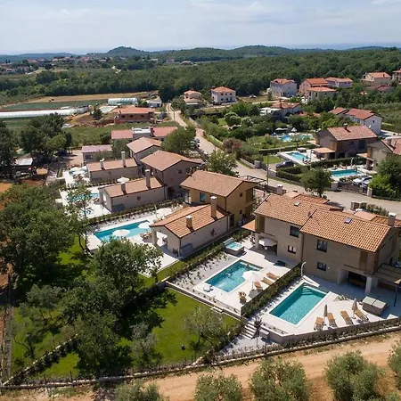 Nyaraló Cozy In With Outdoor Swimming Pool